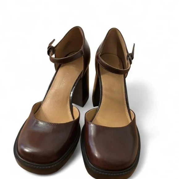 Crown Vintage Greeta Mary Jane pumps, featuring a chunky block heel and platform - Picture 1 of 6